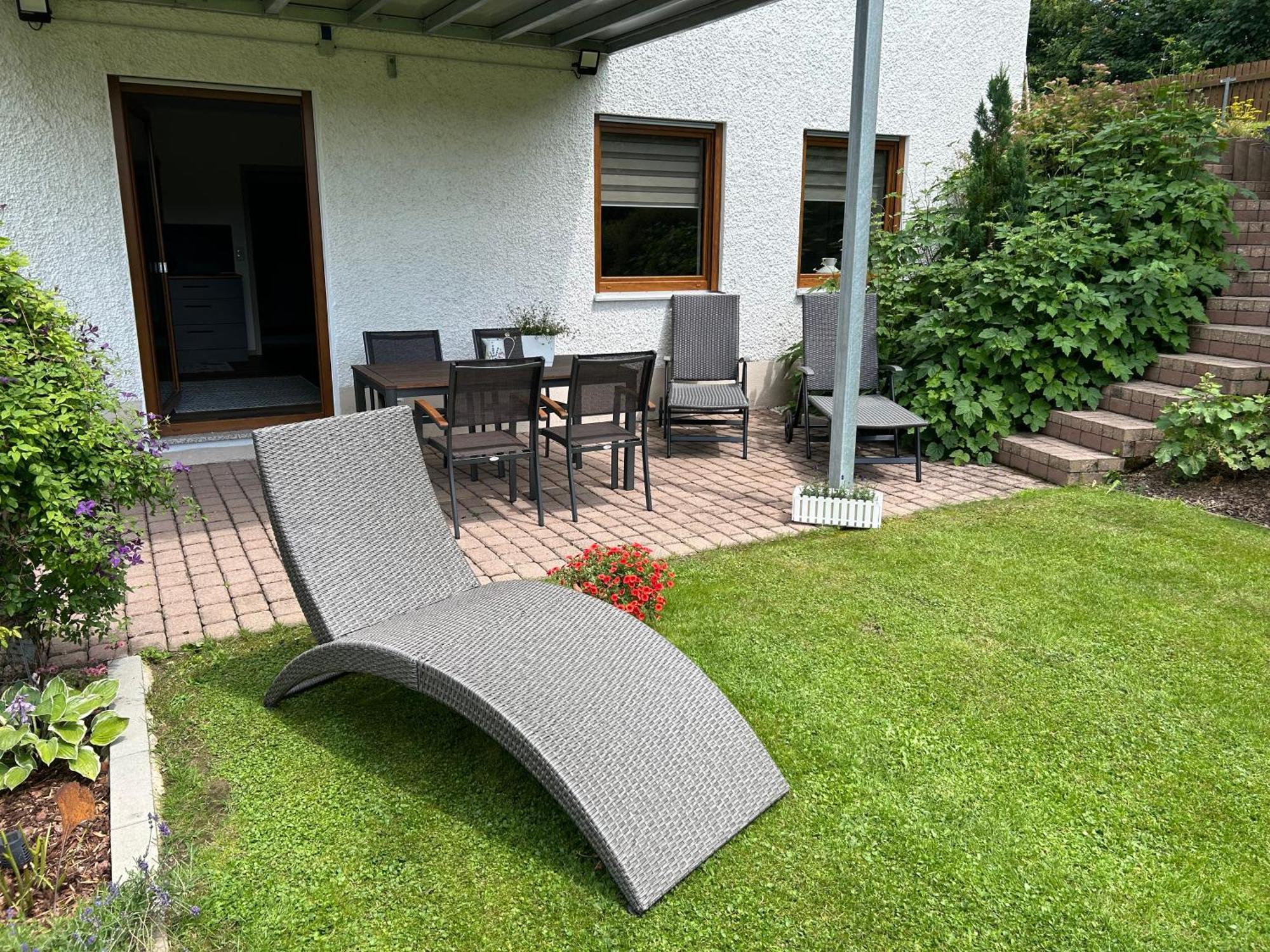 Ruhige Ferienwohnung Mit Terrasse Fuer 2 Personen Vohenstrauss Dış mekan fotoğraf
