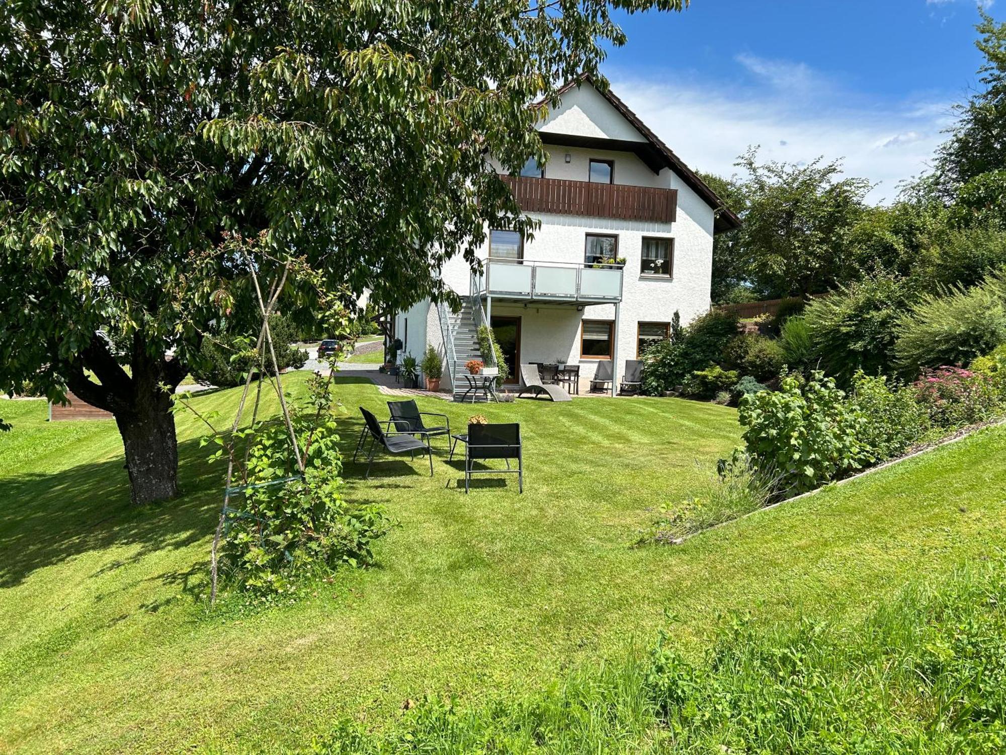 Ruhige Ferienwohnung Mit Terrasse Fuer 2 Personen Vohenstrauss Dış mekan fotoğraf